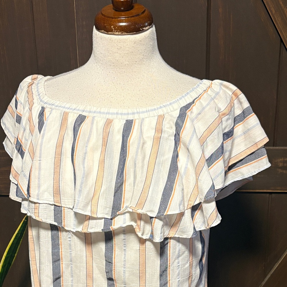 Chic Ruffled Striped Blouse - Picture 3 of 9